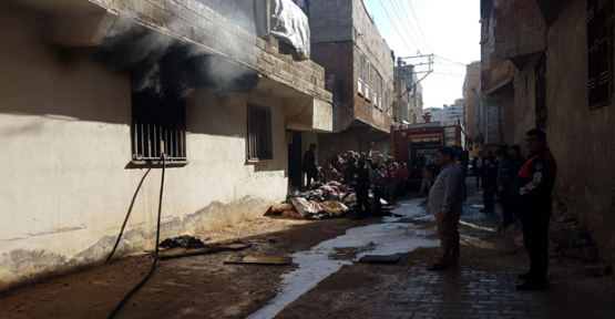 Urfa'da çıkan mesken yangında 3 kişi dumandan etkilendi