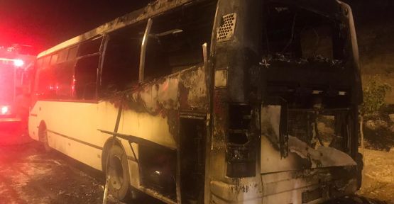 Urfa"da seyir halindeki otobüs alev aldı