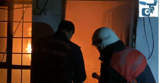 Şanlıurfa’da mesken yangını 2 kişi dumandan etkilendi