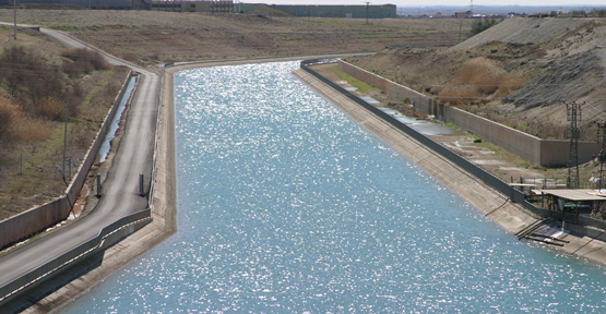 Atatürk Barajı'ndan Harran Ovası'na su verilmeye başlandı