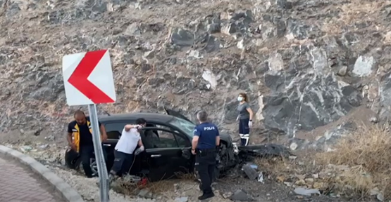 Şanlıurfa’da otomobil kayalıklara çarptı, 1 ölü