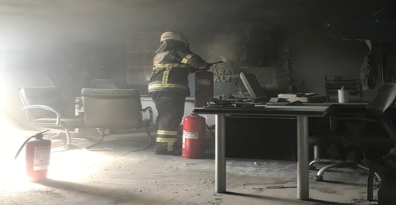 Karaköprü'deki iş merkezinde yangın