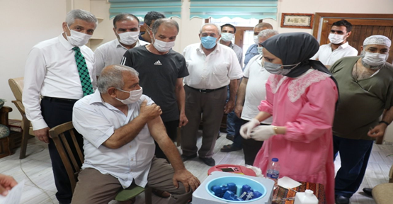 Urfa'da muhtarlarda aşı kampanyasına dahil oldular