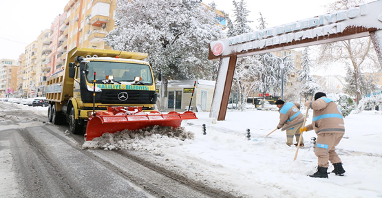 Haliliye belediyesi, karla mücadelede ekipleriyle sahada