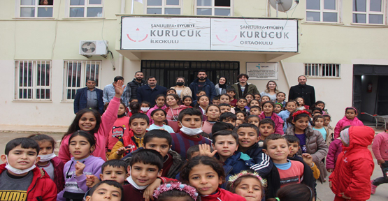 HRÜ köy okulu kütüphanesine kitap desteği sağladı