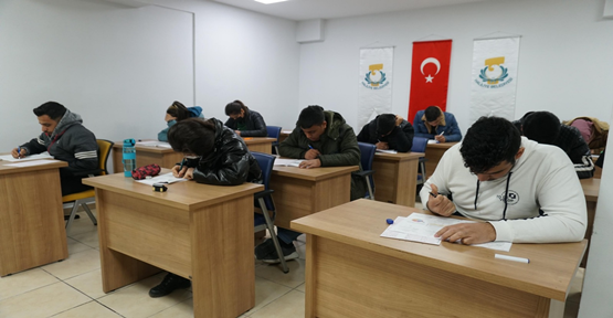 Haliliye'de öğrenciler TYT deneme sınavında ter döktü