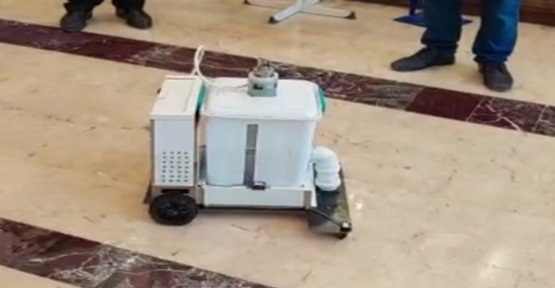 Urfalı öğretmen ve öğrenciler temizlik robotu icat etti
