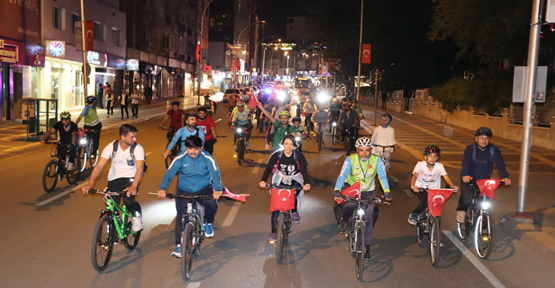 Urfa sokaklarında bisikletçiler tur attı