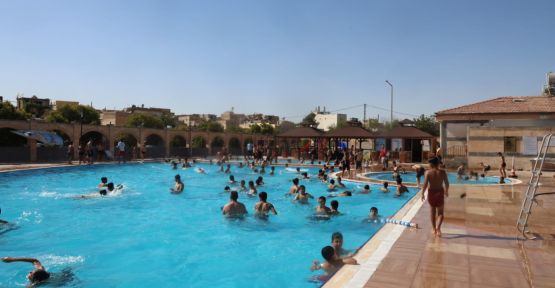 Şanlıurfa'da günde 10 bin kişi havuzlara gidiyor