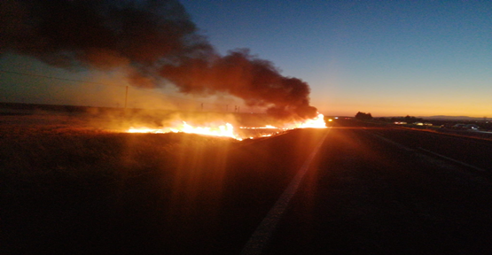 Urfa'da seyir halindeki otomobil yandı