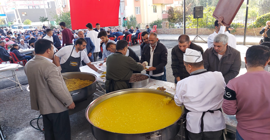 Şanlıurfa'da binlerce kişiye yemek ikramı