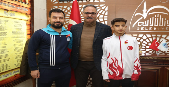 Başkan Mehmet Kuş, Şampiyon Sporcuyu Ödüllendirdi