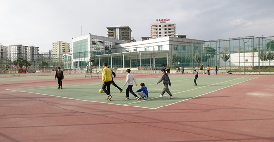 Çocuklar Depremi Sporla Unutmaya Çalışıyor