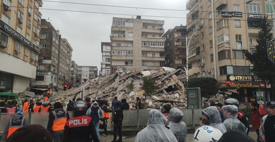 Şanlıurfa’da yine sallandı Bir bina çöktü