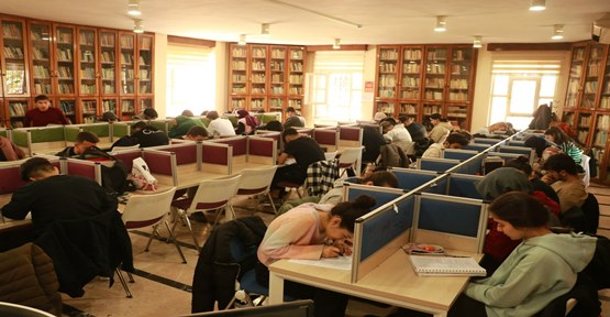 Depremzede Öğrenciler, Büyükşehir Kütüphanelerinde Sınavlara Hazırlanıyor