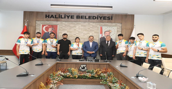 Başkan Canpolat, Türkiye Şampiyonu Olan Sporcuları Ödüllendirdi
