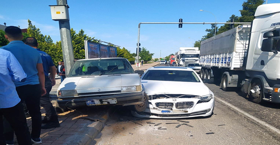 Viranşehir’de iki araç kaza yaptı, 2 yaralı