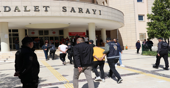 Şanlıurfa 'da aranan şahıslara operasyon: 45 gözaltı