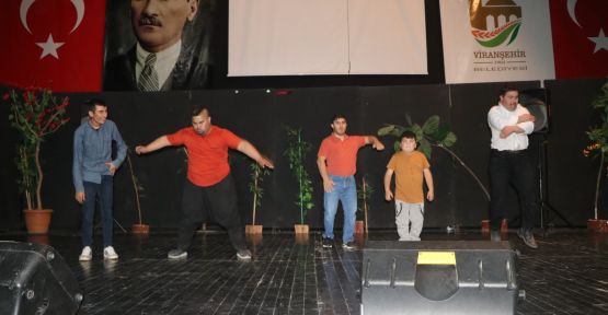 Viranşehir'de öğrencilere tiyatro gösterisi