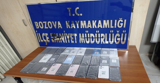 Bozova’da durdurulan araçta çok sayıda kaçak cep telefonu le geçirildi