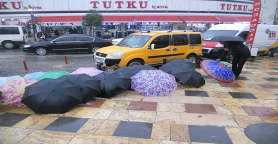Şemsiyeler piyasaya çıktı
