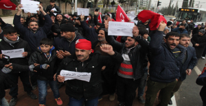 Urfa'da Suriyeliler Askerlik Şubesine Akın Etti