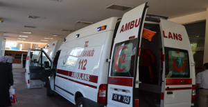 Şanlıurfa'da otomobil refüje çarptı, 5 yaralı