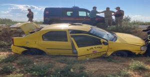 Şanlıurfa’da taksi şarampole uçtu, 2 yaralı