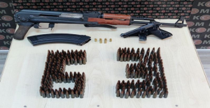 Viranşehir'de  eve düzenlen operasyon çok sayıda silah ele geçirildi