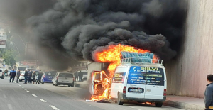 Şanlıurfa’da Minibüs alev alev yandı