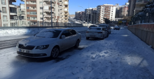 Urfa'da buzlanma nedeniyle onlarca araç yolda mahsur kaldı